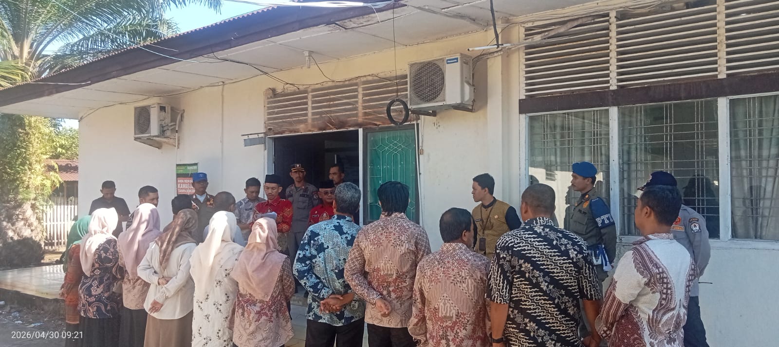 melakukan inspeksi mendadak (SIDAK) di seluruh Satuan Kerja Perangkat Kabupaten (SKPK)